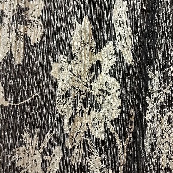 Metallic Gold Top with Puffed Sleeves and Tie Chiffon - Picture 8 of 9